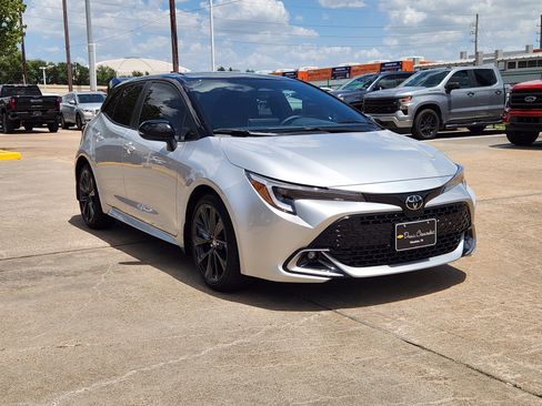 Used 2025 Toyota Corolla XSE FWD image 4