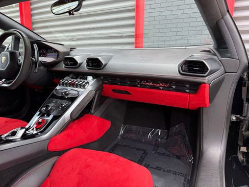 Used 2015 Lamborghini Huracan LP 610-4 AWD/4WD image 37