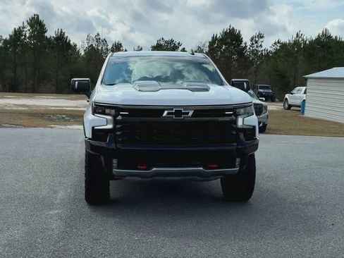 Used 2023 Chevrolet Silverado 1500 ZR2 w/ Technology Package image 3