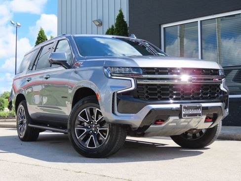 Used 2021 Chevrolet Tahoe Z71 w/ Luxury Package AWD/4WD image 2