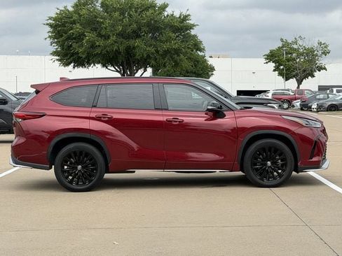 Used 2023 Toyota Highlander XSE image 3