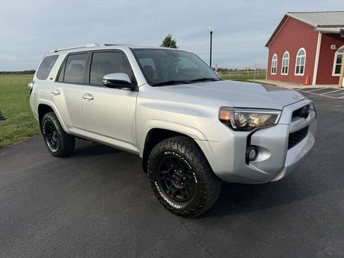 Used 2017 Toyota 4Runner SR5 Premium image 3