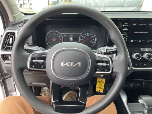 Certified 2023 Kia Sorento LX AWD/4WD image 19