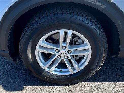 Used 2023 Ford Explorer XLT w/ Equipment Group 202A image 9