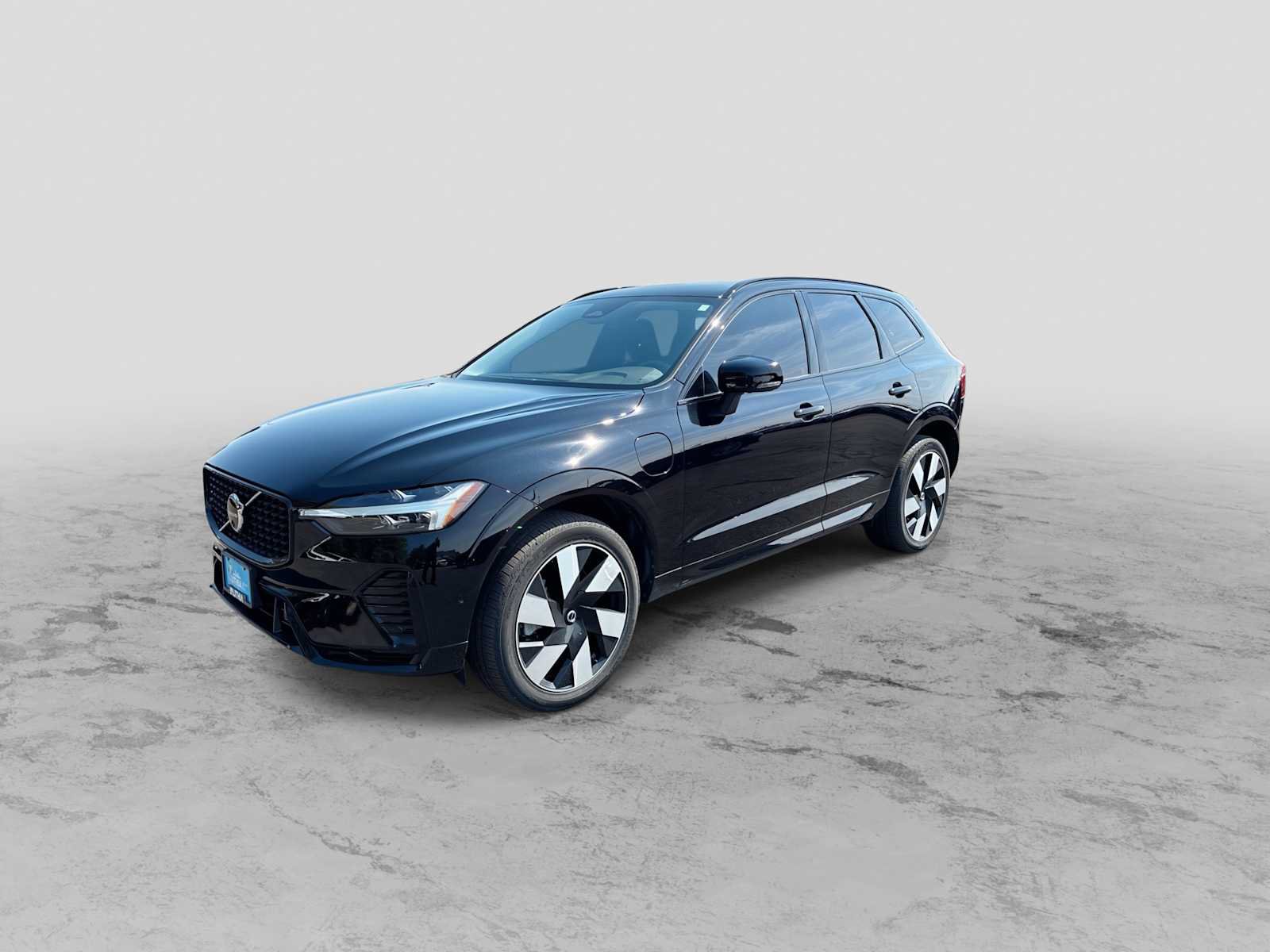 Used 2024 Volvo XC60 T8 Plus w/ Protection Package Premier AWD/4WD image 4
