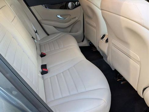 Used 2020 Mercedes-Benz GLC 300 image 19
