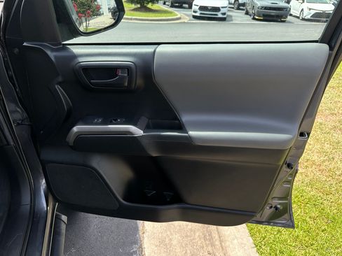 Used 2022 Toyota Tacoma SR5 w/ Technology Package RWD image 22