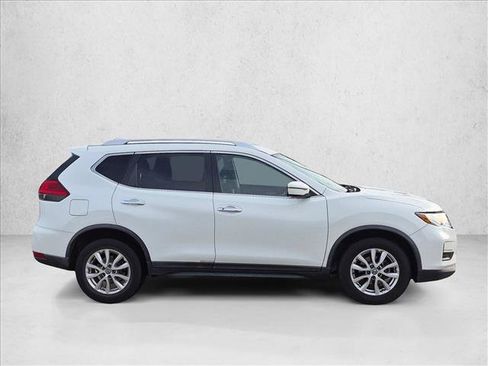 Used 2017 Nissan Rogue SV FWD image 4