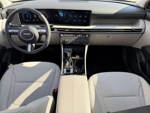 Used 2025 Hyundai Tucson SE image 10