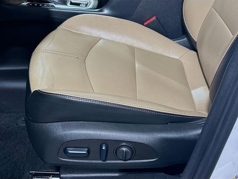 Used 2024 Chevrolet Equinox Premier FWD image 16