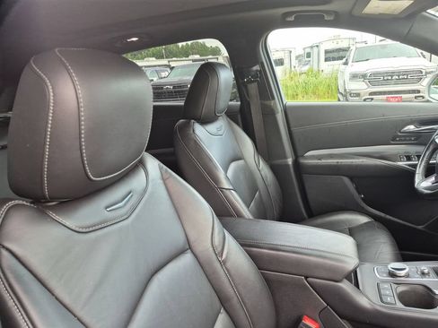 Used 2020 Cadillac XT4 Premium Luxury w/ Cold Weather Package FWD image 27