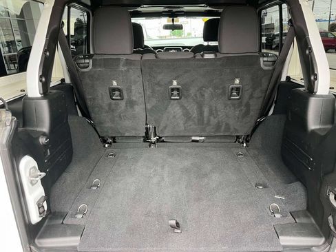 Used 2018 Jeep Wrangler Unlimited Sport S AWD/4WD image 17