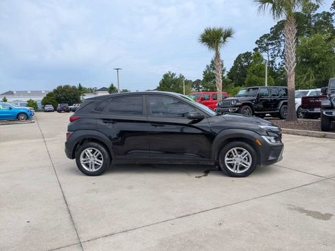 Used 2022 Hyundai Kona SE FWD image 2