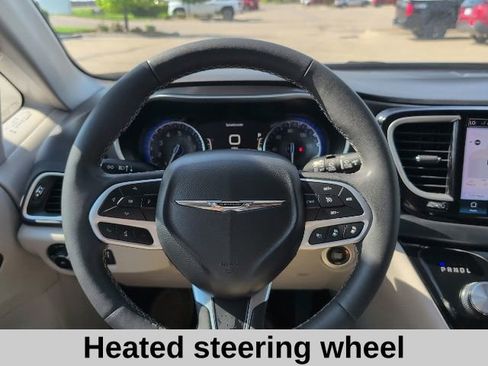 Used 2024 Chrysler Pacifica Touring-L FWD image 10