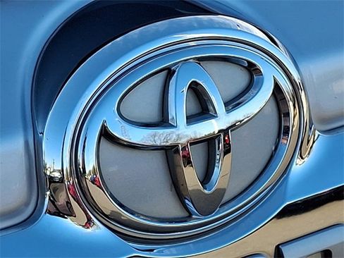 Used 2011 Toyota 4Runner Limited image 25