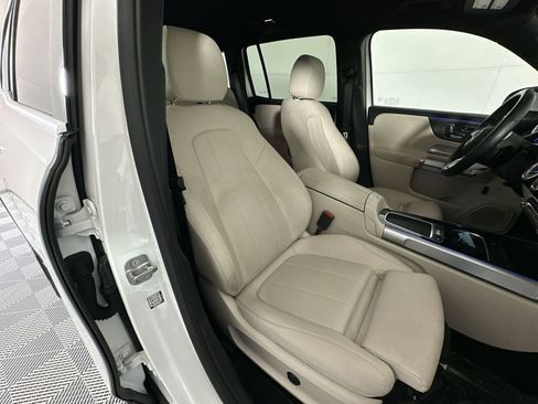 Used 2025 Mercedes-Benz GLB 250 image 26