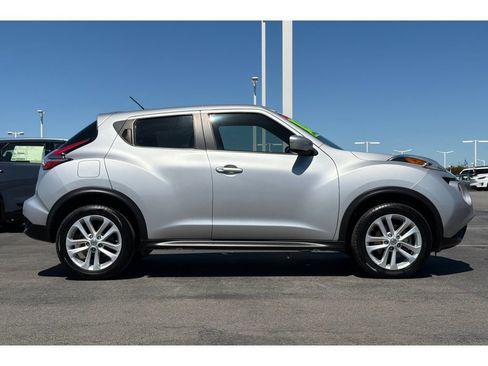 Used 2015 Nissan Juke S FWD image 3