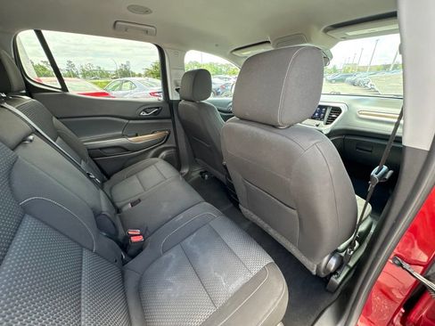 Used 2021 GMC Acadia SLE FWD image 23