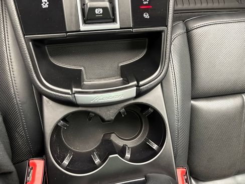 Certified 2023 Porsche Macan AWD/4WD image 35