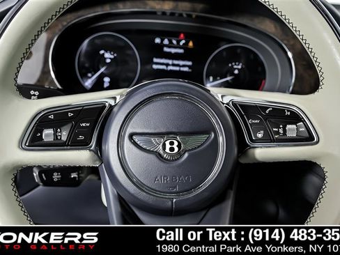 Used 2021 Bentley Bentayga image 31