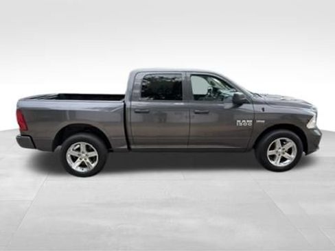 Used 2018 RAM 1500 Express w/ Express Value Package AWD/4WD image 4