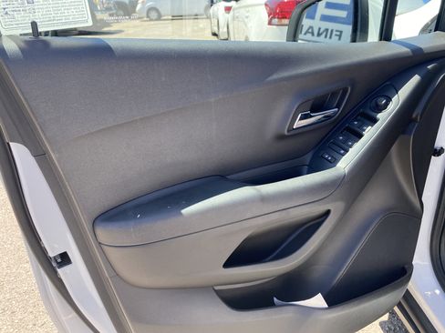 Used 2017 Chevrolet Trax LS FWD image 11