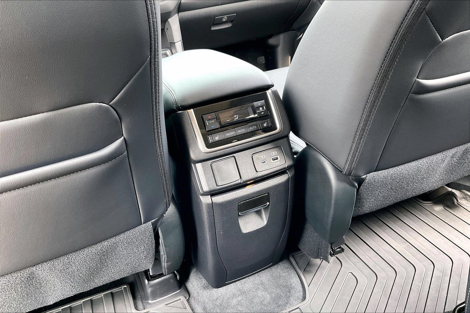 Used 2025 Subaru Ascent Limited AWD/4WD image 24