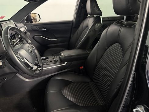 Used 2023 Toyota Highlander XSE AWD/4WD image 22
