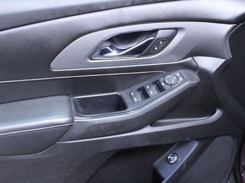 Used 2018 Chevrolet Traverse LT image 11