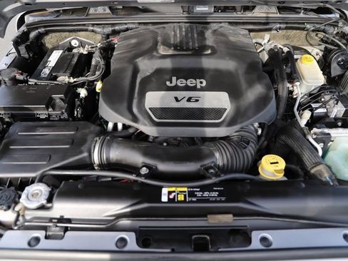 Used 2017 Jeep Wrangler Unlimited Rubicon image 3