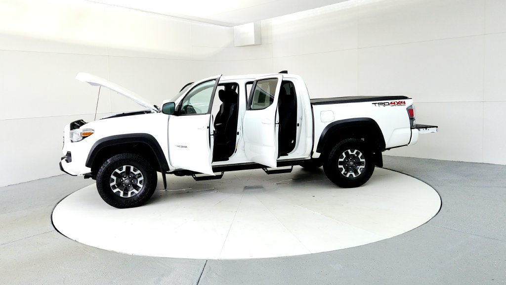 Certified 2022 Toyota Tacoma TRD Off-Road w/ Technology Package AWD/4WD image 10