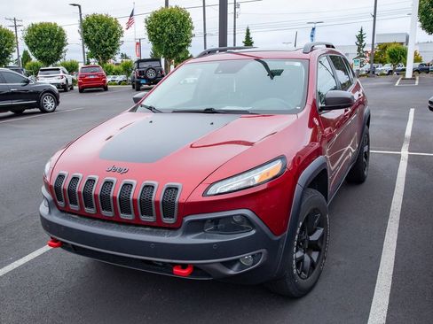 Used 2017 Jeep Cherokee Trailhawk AWD/4WD image 3