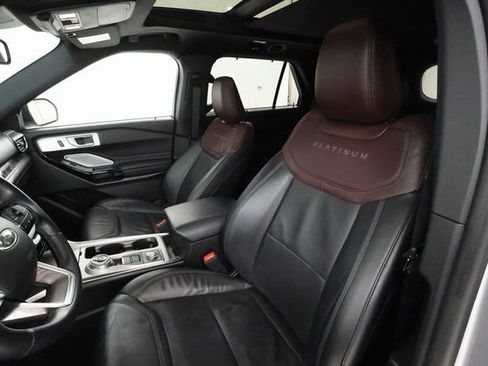 Used 2023 Ford Explorer Platinum w/ Premium Technology Package image 10