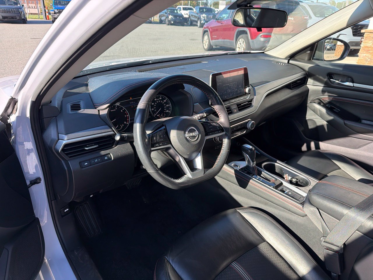Used 2023 Nissan Altima 2.5 SR AWD/4WD image 3