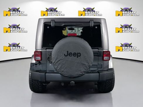 Used 2018 Jeep Wrangler Unlimited Sahara w/ Dual Top Group AWD/4WD image 6