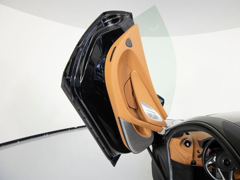 Used 2023 McLaren GT image 10