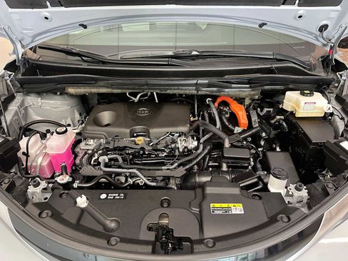 Used 2024 Toyota Sienna XSE AWD/4WD image 9