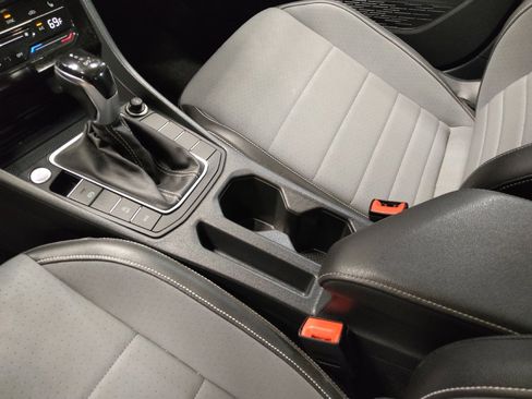 Used 2025 Volkswagen Jetta SE FWD image 26