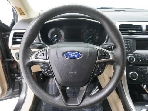 Used 2016 Ford Fusion SE FWD image 16