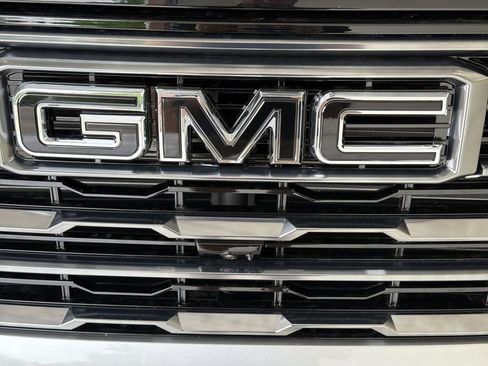 New 2026 GMC Sierra 2500 AT4 w/ Technology Package AWD/4WD image 32
