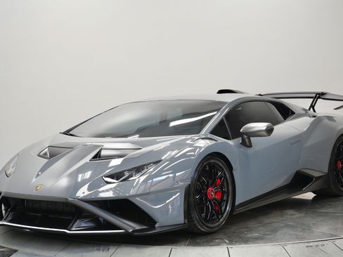 Used 2022 Lamborghini Huracan STO RWD image 5