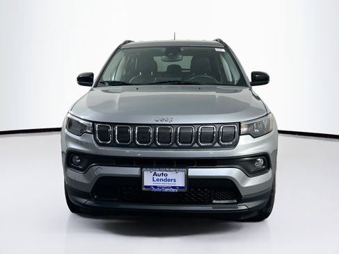 Used 2022 Jeep Compass Latitude image 2
