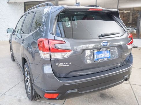Used 2023 Subaru Forester Premium image 5