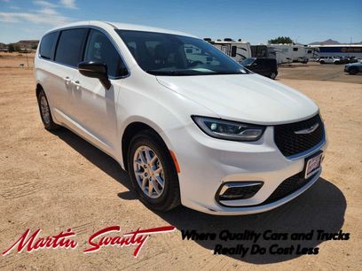 Used 2024 Chrysler Pacifica Touring-L