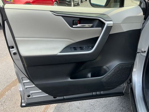 Used 2021 Toyota RAV4 XLE image 14
