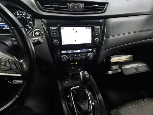 Used 2020 Nissan Rogue SV w/ Premium Package AWD/4WD image 8