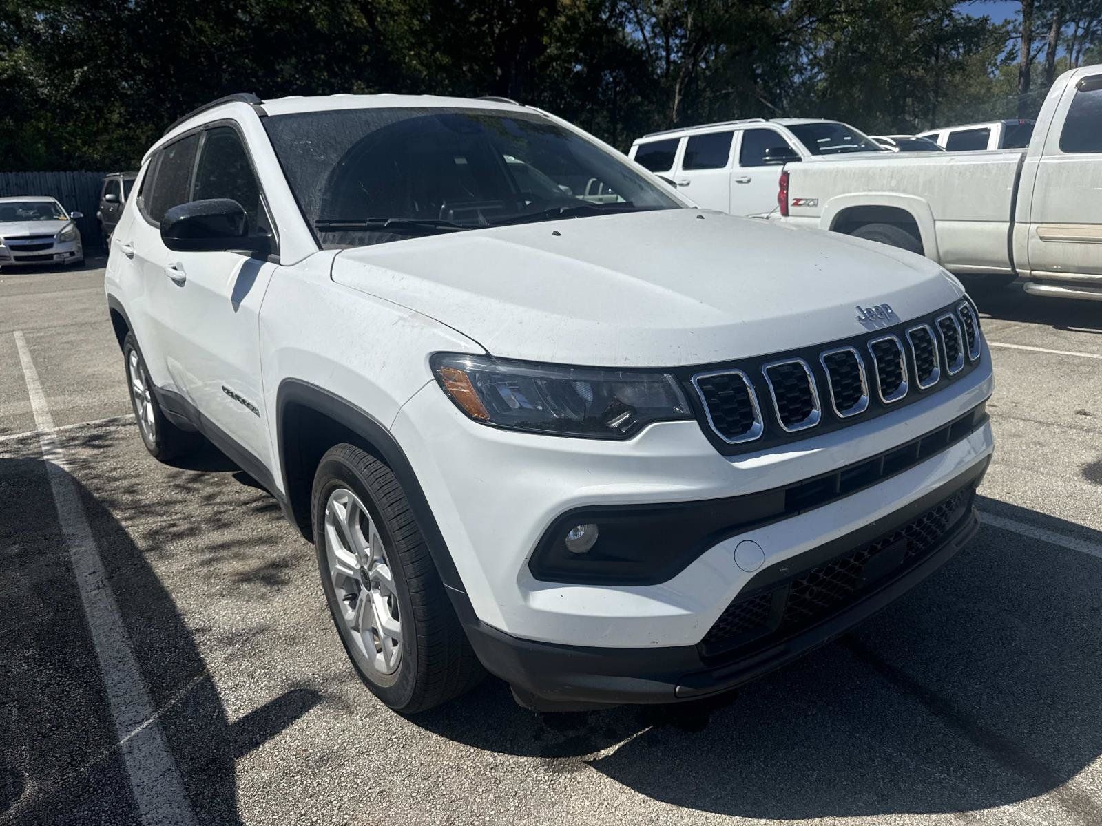 Used 2025 Jeep Compass Latitude AWD/4WD image 1