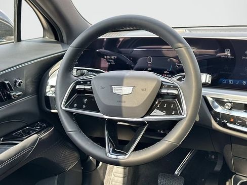Used 2025 Cadillac Lyriq Luxury image 5