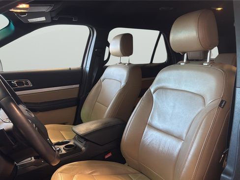 Used 2016 Ford Explorer XLT w/ Equipment Group 202A image 11