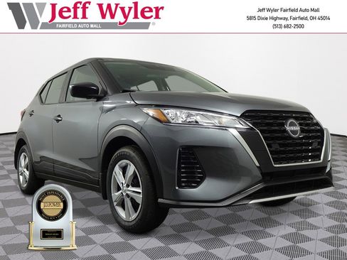 New 2025 Nissan Kicks Play S image 1